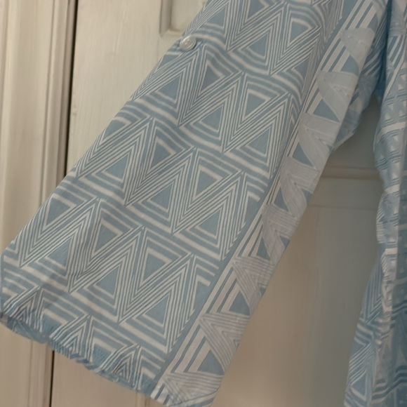 Chico’s Size 3 3/4 Sleeve Lightweight‎ Button Down Blouse Blue White Chicos XL - Picture 3 of 10